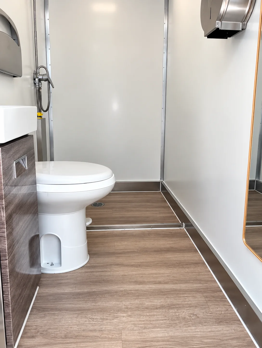Combined shower and restroom facilities: 30ft Luxury Shower-Restroom Combination Trailer (10 Stalls): 30ft commercial luxury shower restroom trailer interior