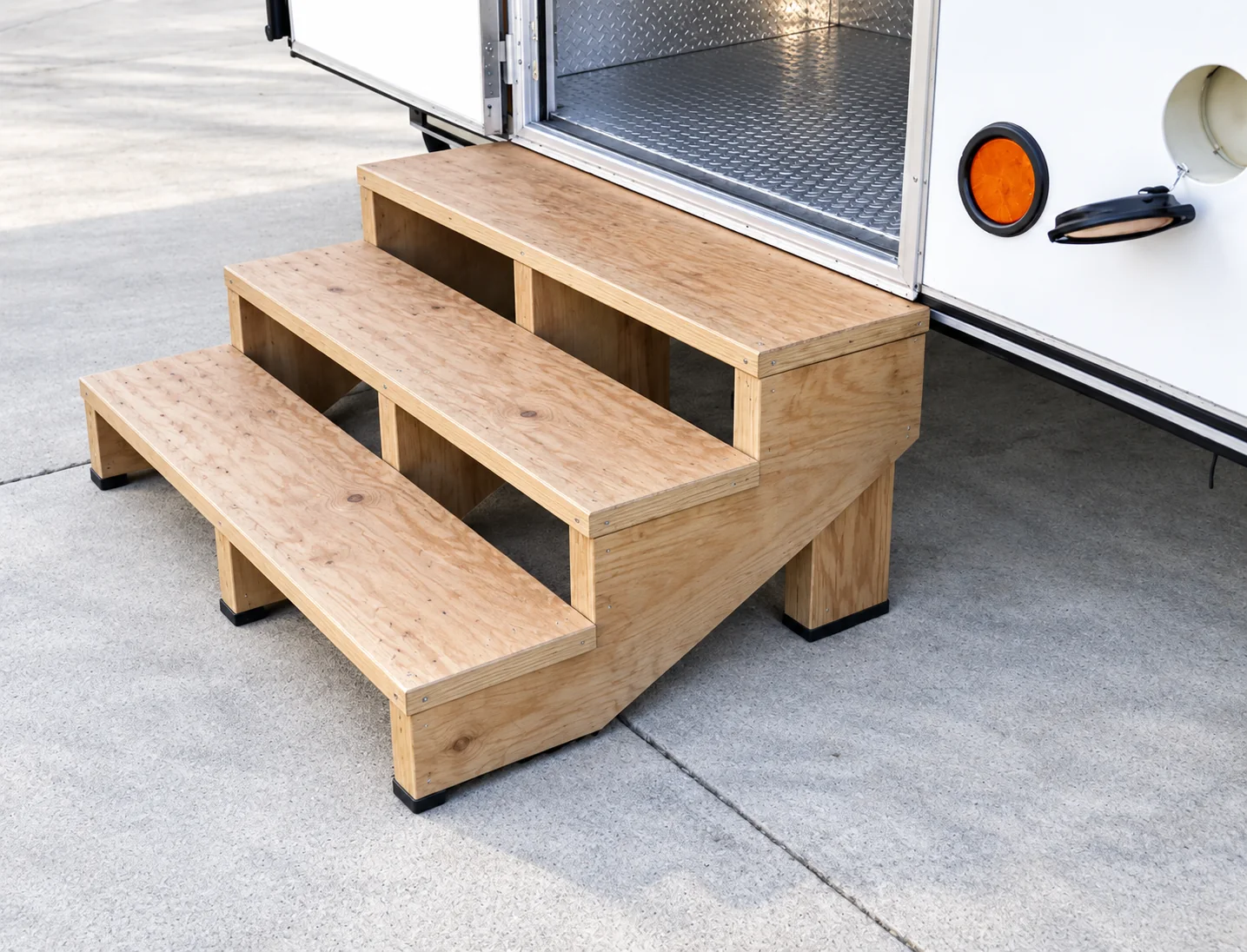 Temporary facility access equipment: Stairs: Commercial mobile trailer wood entry stairs