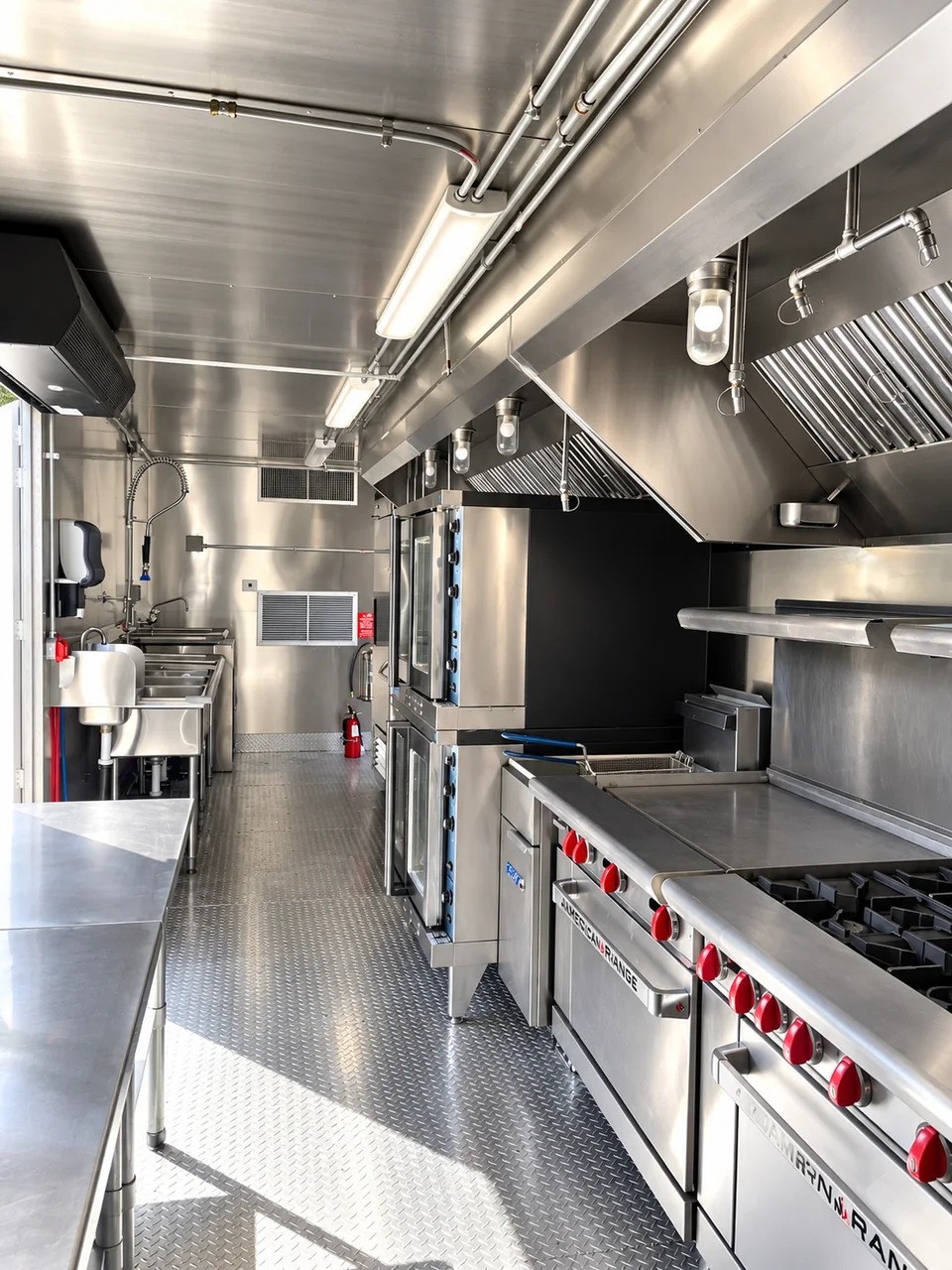 40ft Mobile Combo Kitchen: Commercial kitchen trailer cooking line ventilation