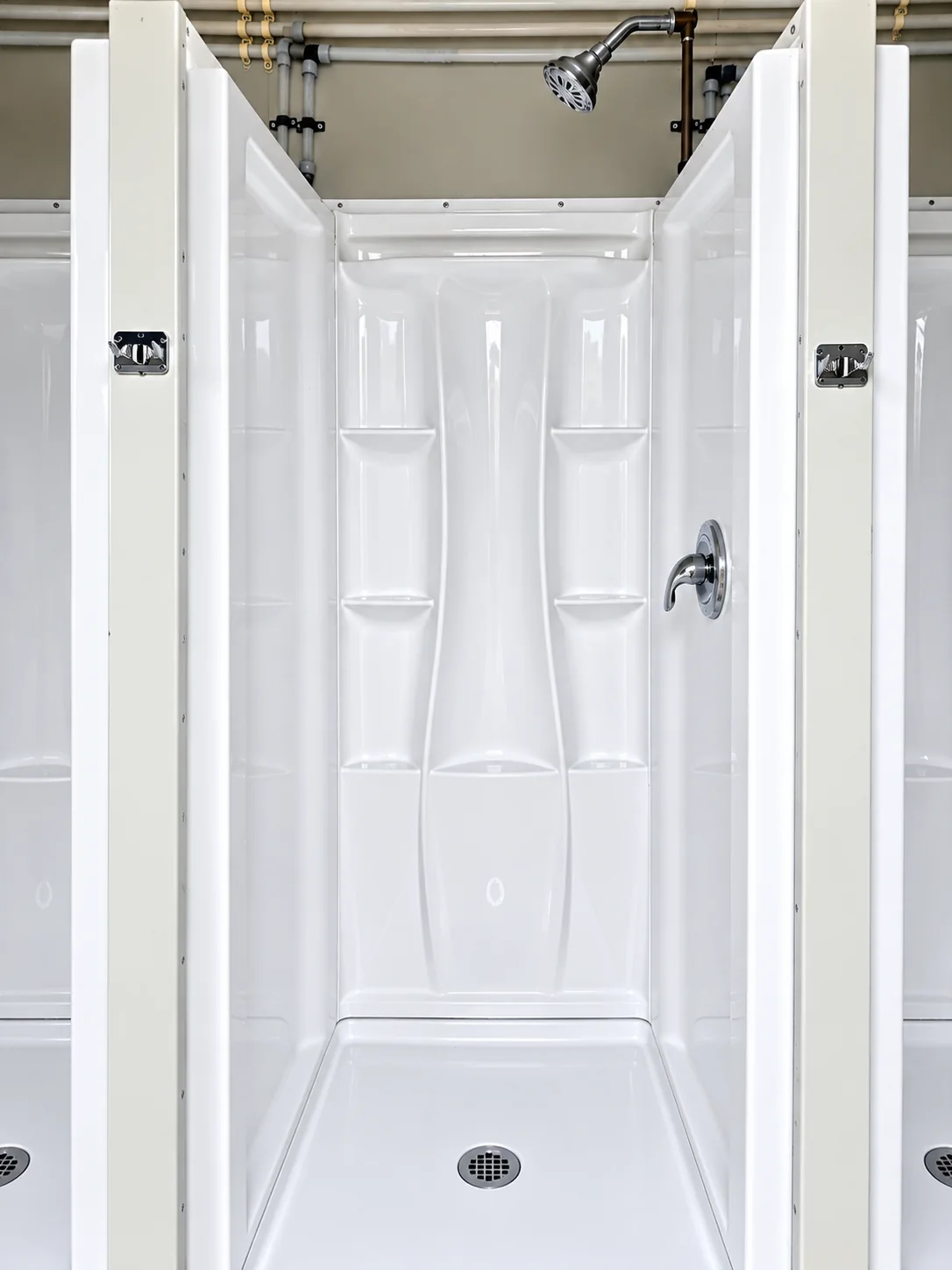 Temporary shower facilities: 20ft Shower Container (5 Stalls): Mobile shower container interior