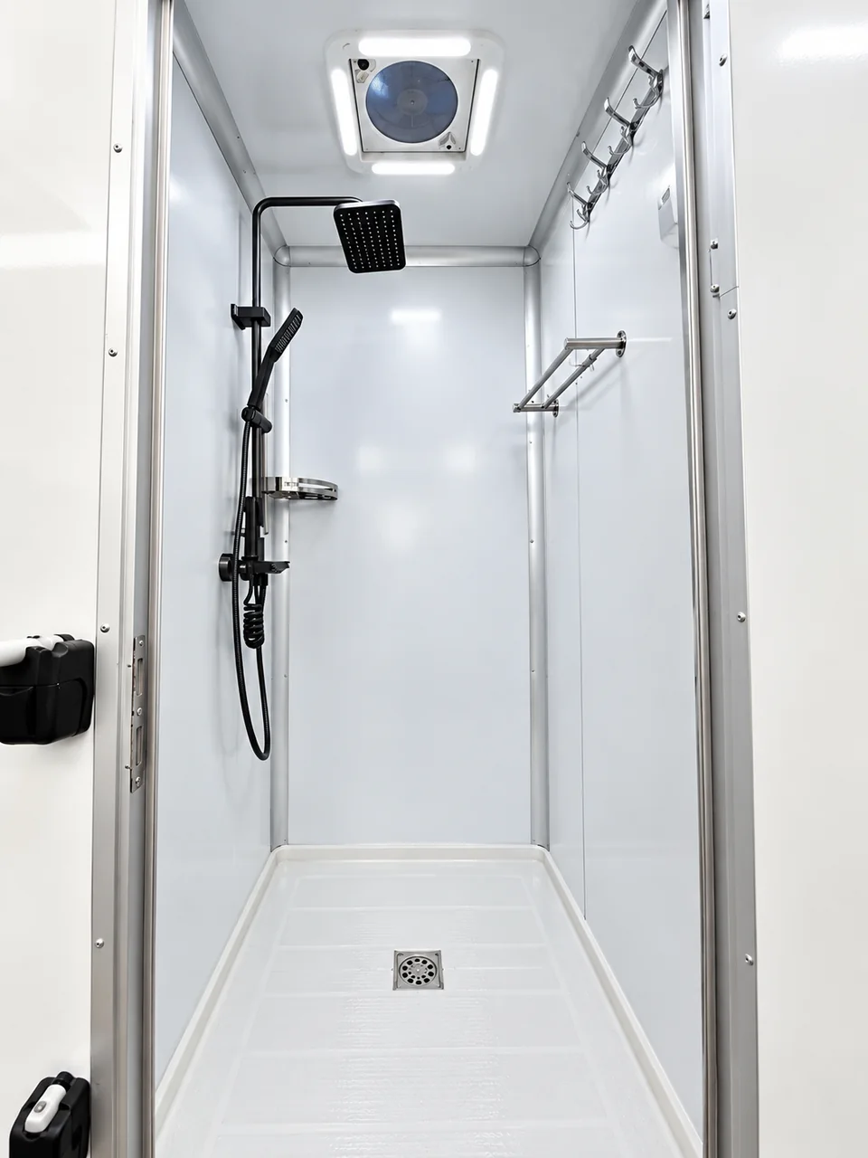 20ft Shower Trailer (5 Stalls) with Handwashing Sink: Mobile shower trailer wash station